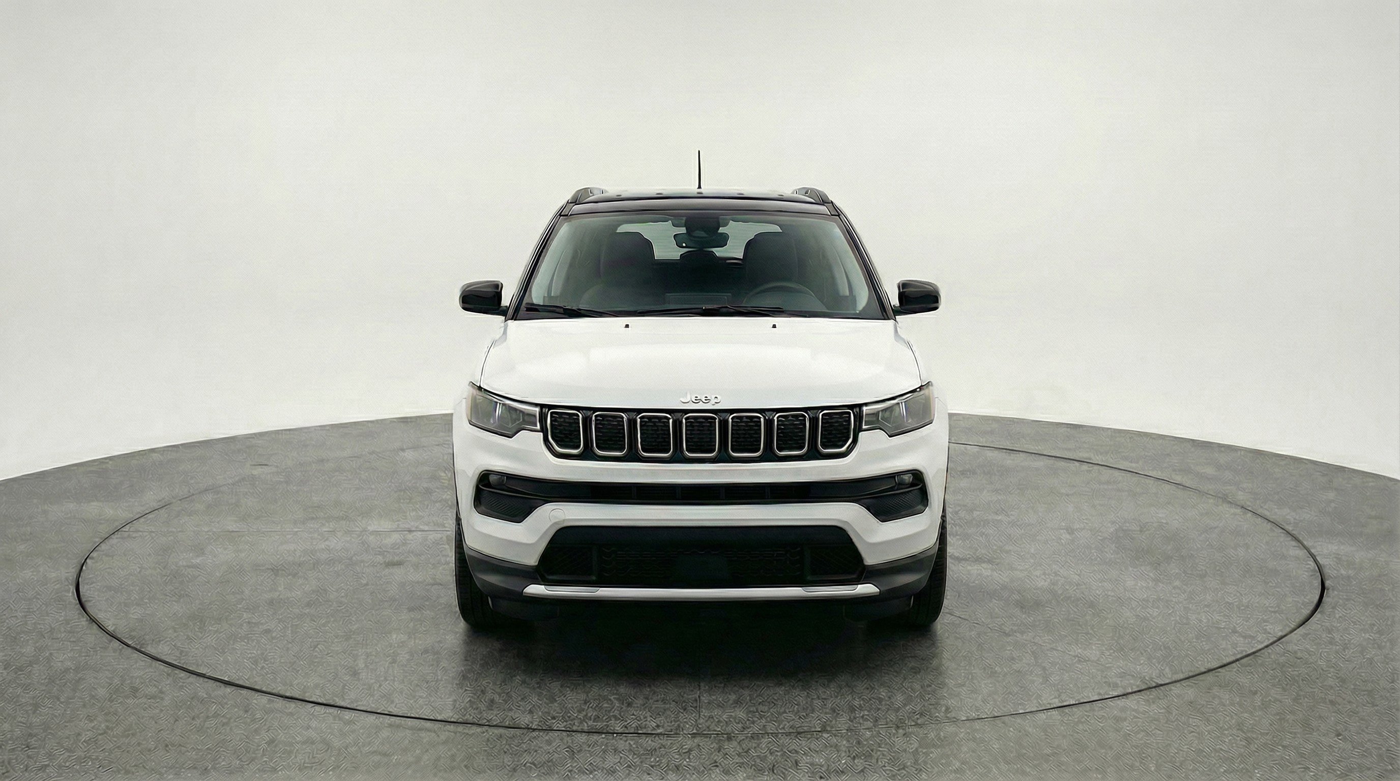 Used 2025 Jeep Compass Limited image 2
