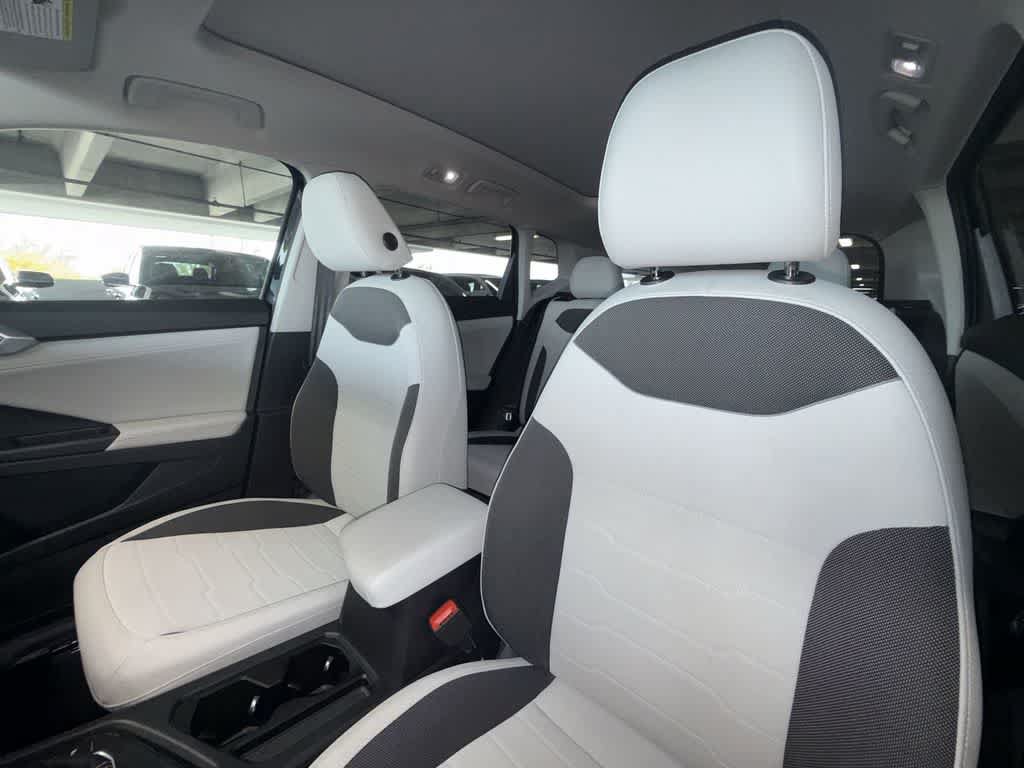 New 2025 Volkswagen Taos SE FWD image 14