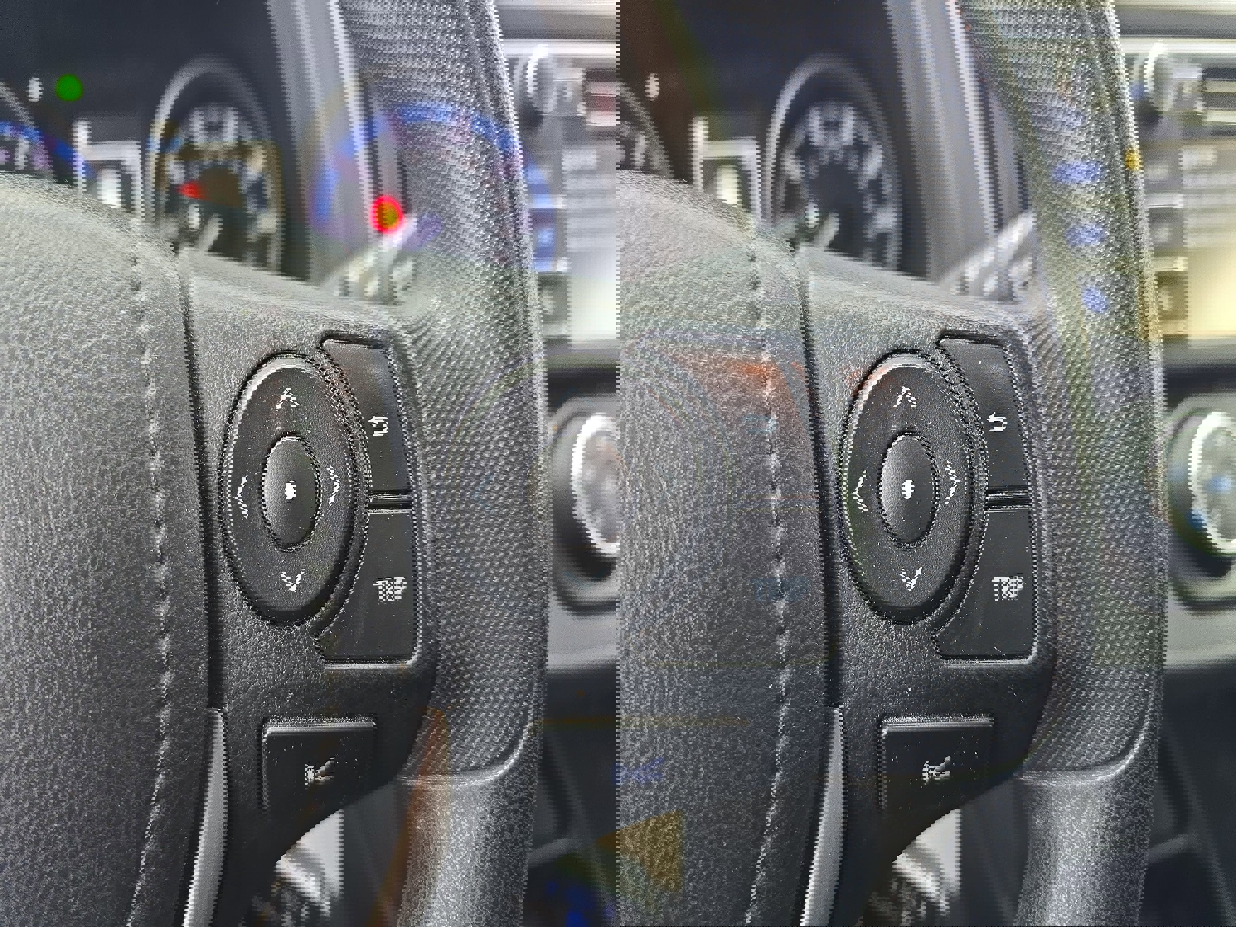 Used 2018 Toyota RAV4 LE image 17