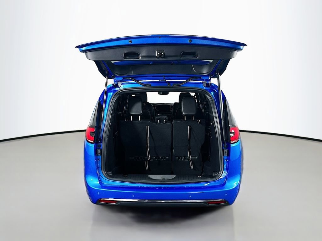 New 2026 Chrysler Pacifica Select image 16