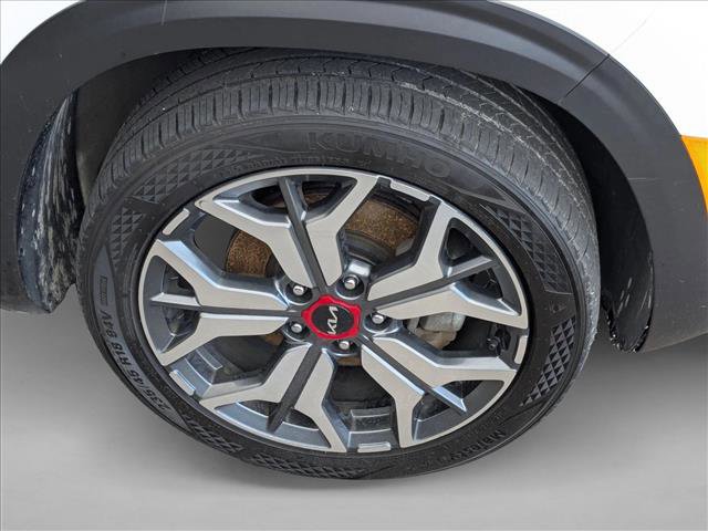 Used 2023 Kia Seltos SX w/ SX Sunroof Package image 5