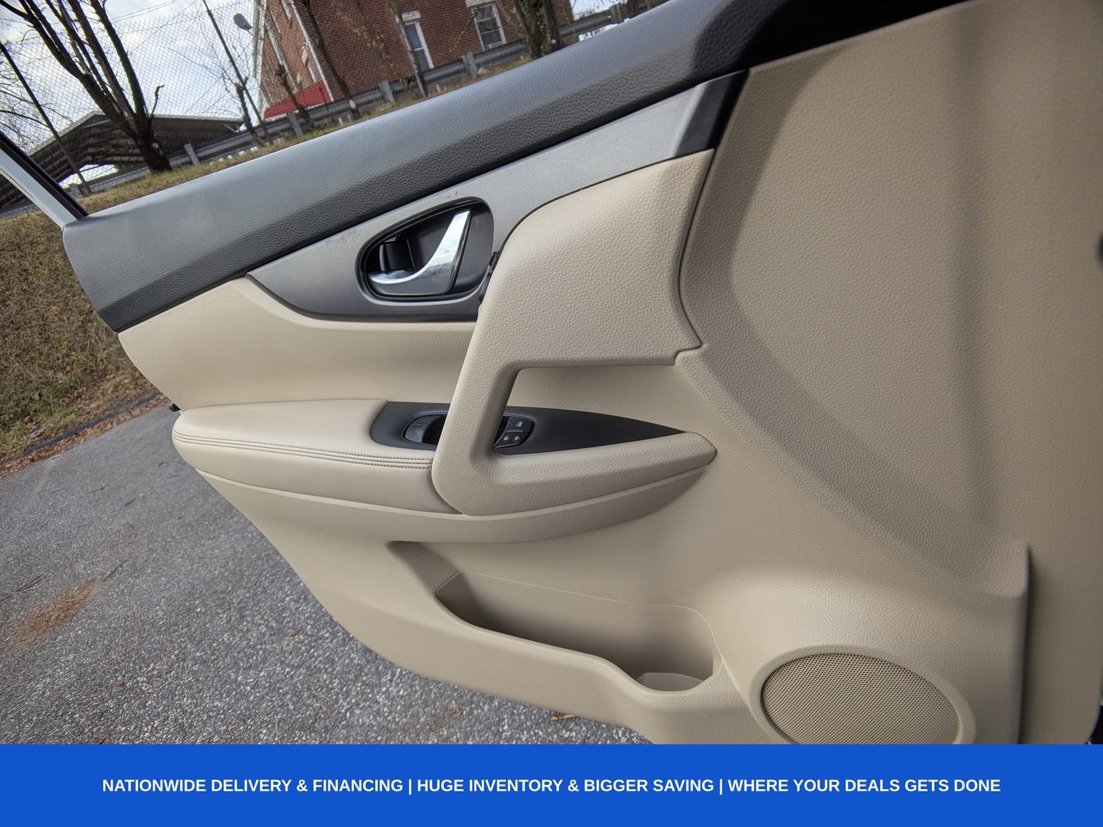 Used 2016 Nissan Rogue SV w/ SV Premium Package image 33