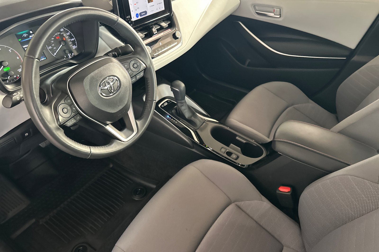 Used 2024 Toyota Corolla SE w/ SE Package FWD image 7