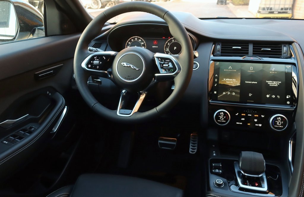 Used 2024 Jaguar E-PACE R-Dynamic SE image 16