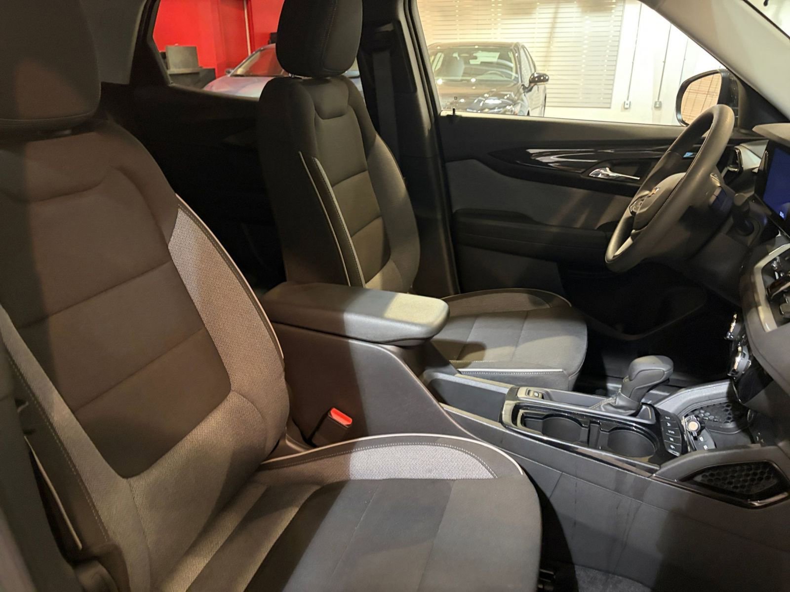 Used 2025 Chevrolet TrailBlazer LT image 34