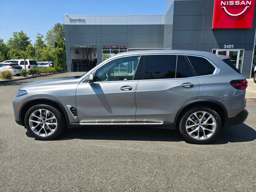 Used 2026 BMW X5 xDrive40i AWD/4WD image 2