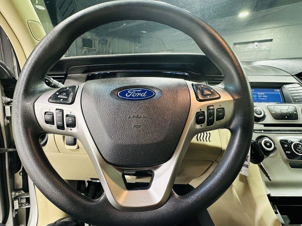 Used 2017 Ford Taurus SE FWD image 18