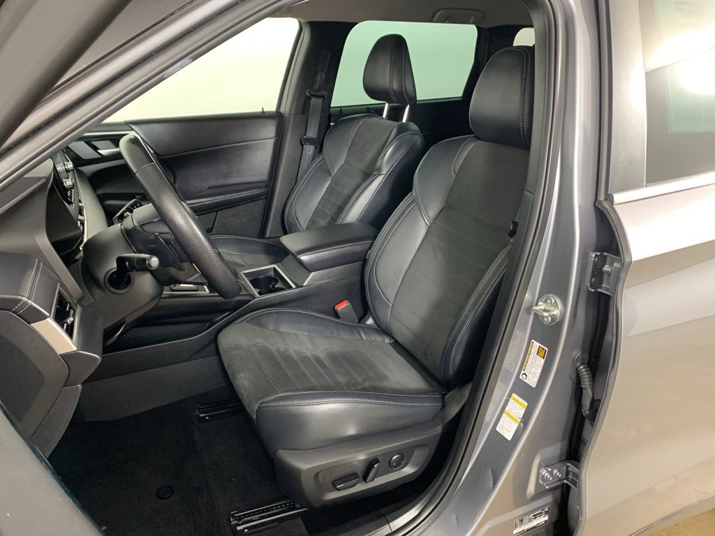 Used 2023 Mitsubishi Outlander SE image 28