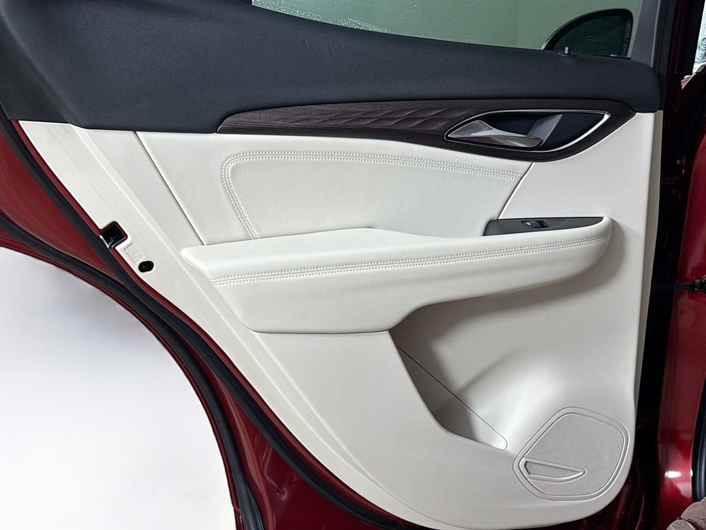 Used 2023 Buick Envision Avenir image 23