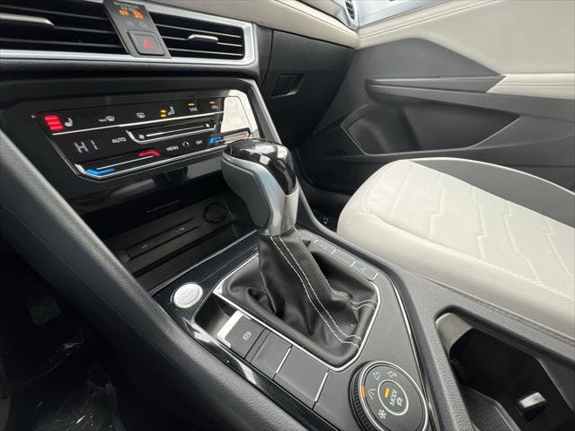 Used 2025 Volkswagen Taos SE image 19