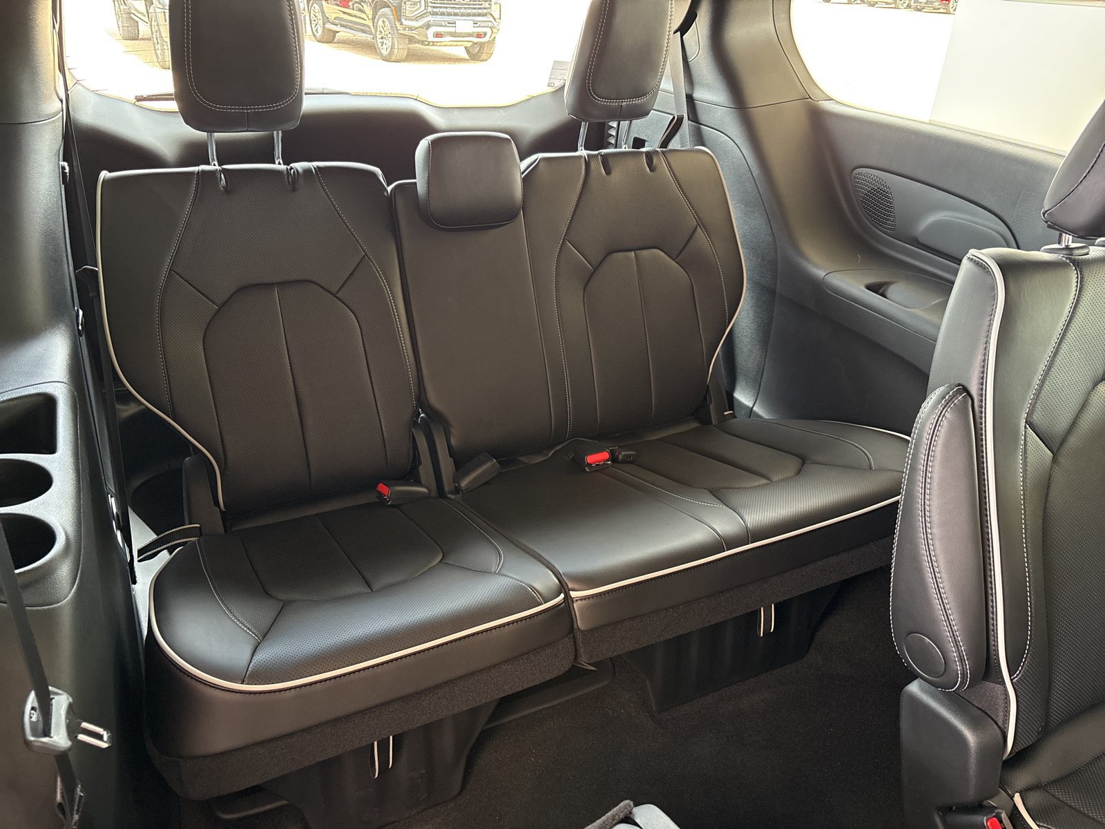 New 2026 Chrysler Pacifica Limited w/ S Appearance Package FWD image 21