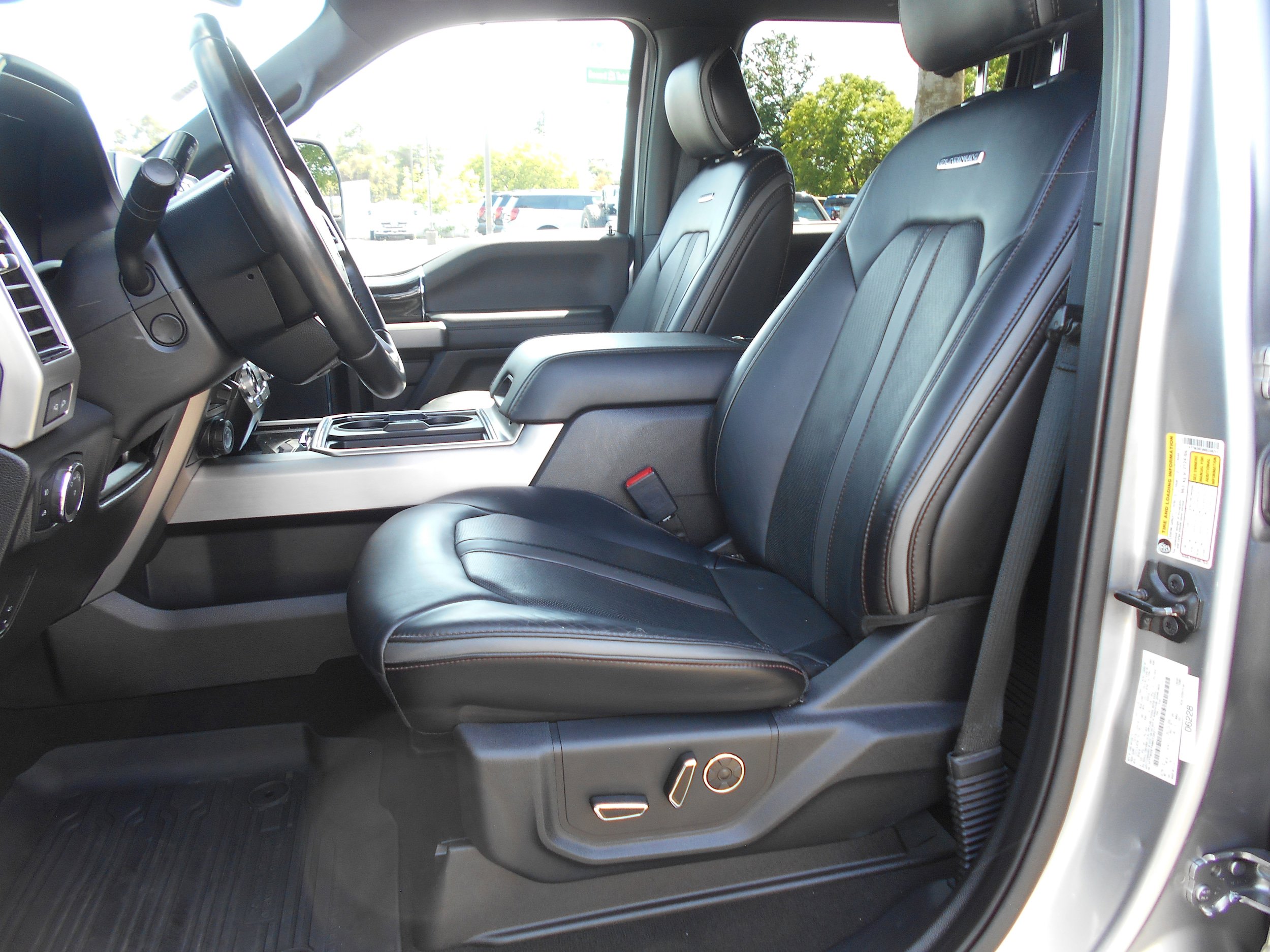 Used 2021 Ford F250 Platinum w/ FX4 Off-Road Package AWD/4WD image 7