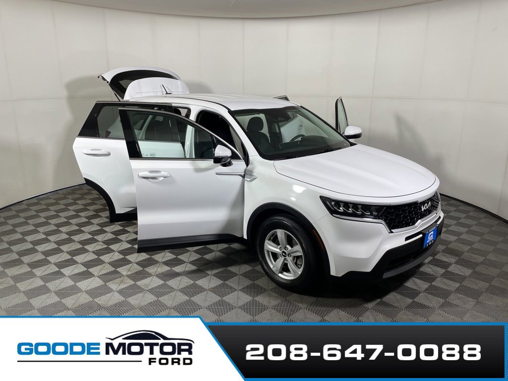 Used 2022 Kia Sorento LX image 8