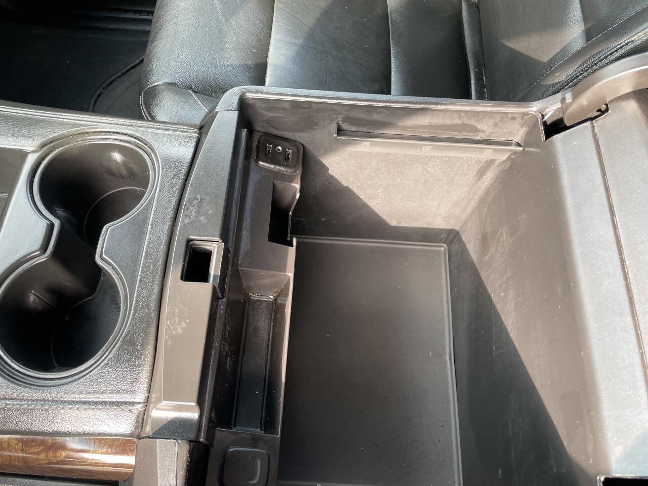 Used 2019 Chevrolet Suburban LT image 23