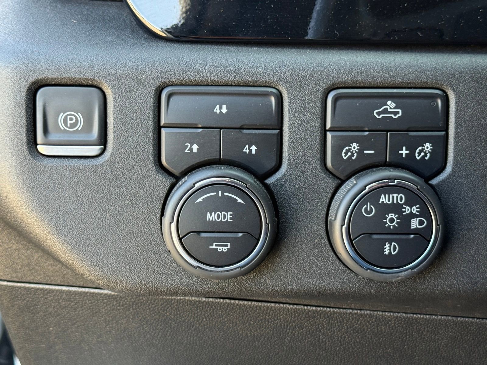 Used 2024 Chevrolet Silverado 2500 LT AWD/4WD image 25