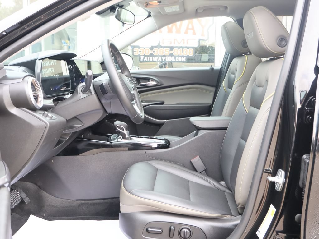 Used 2025 Chevrolet Trax ACTIV w/ Sunroof Package FWD image 12