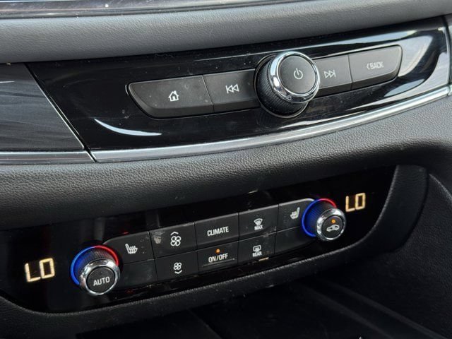 Used 2022 Buick Enclave Essence FWD image 19