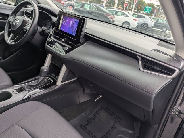 Used 2025 Toyota Corolla Cross LE image 6