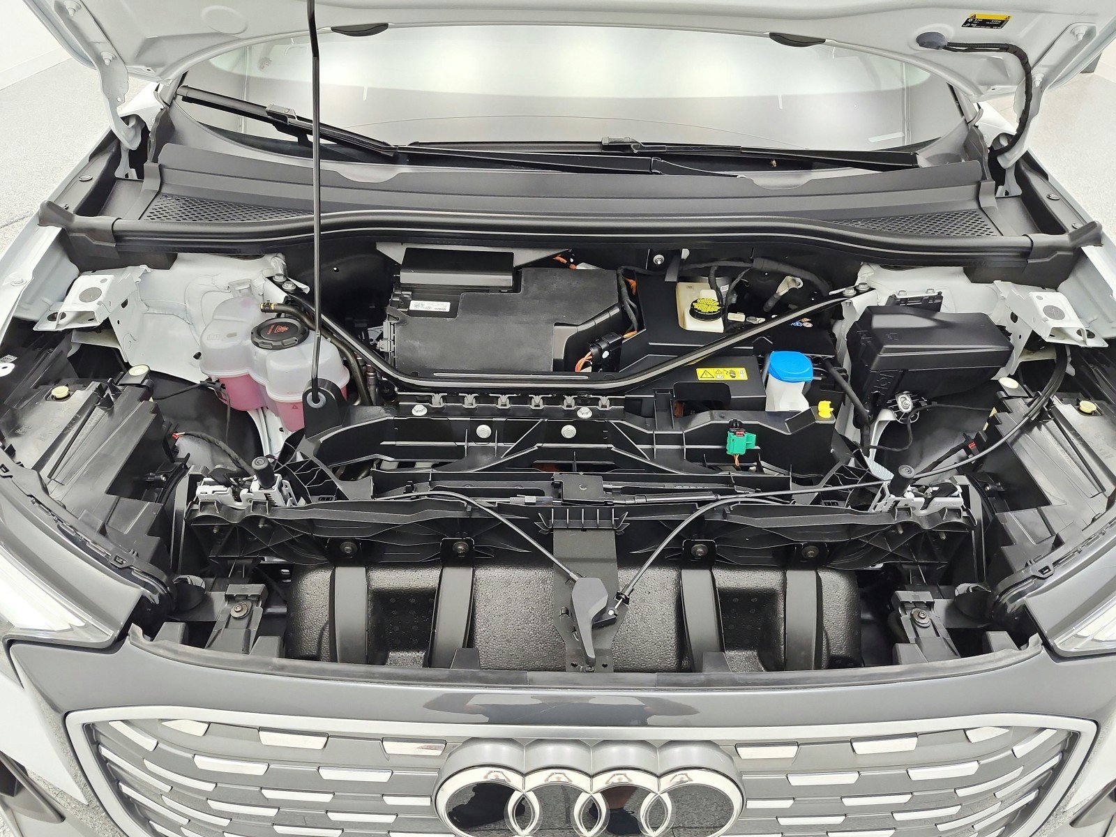Used 2024 Audi Q4 e-tron Premium Plus image 23