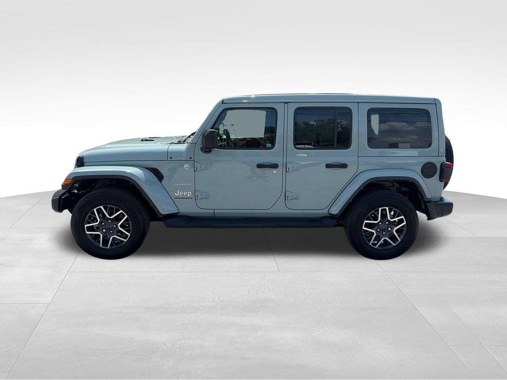 Used 2024 Jeep Wrangler Unlimited Sahara w/ Technology Group AWD/4WD image 3