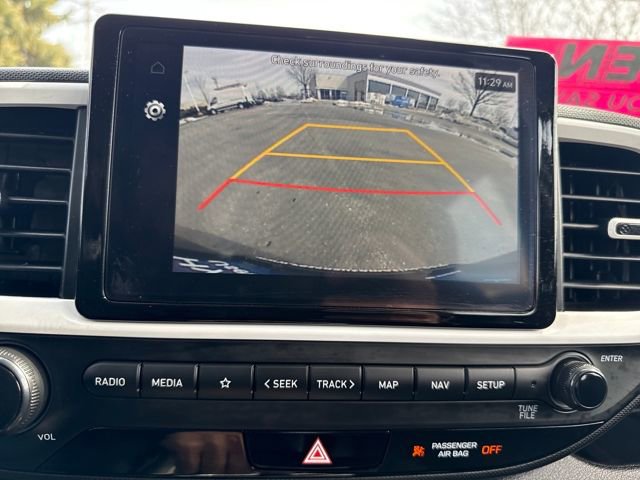 Certified 2025 Hyundai Venue Limited FWD image 34