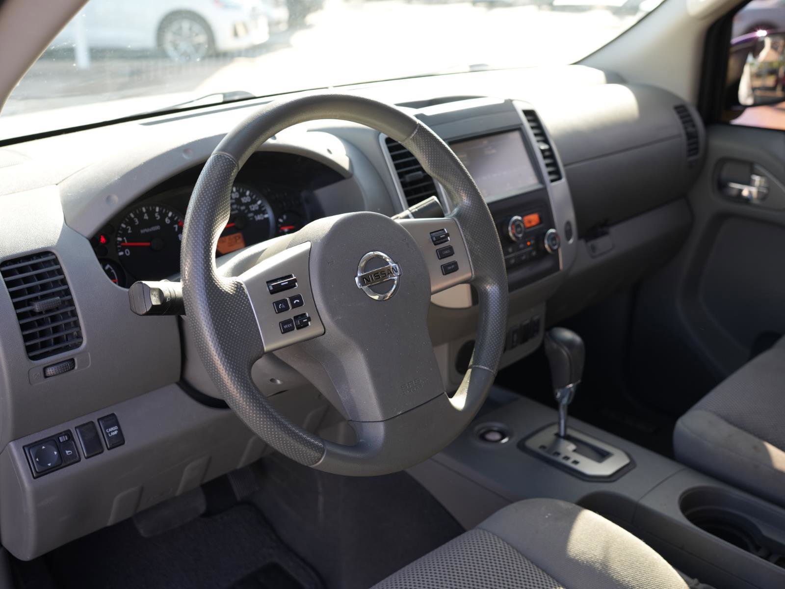 Used 2021 Nissan Frontier SV w/ Midnight Edition Floor Mats image 14