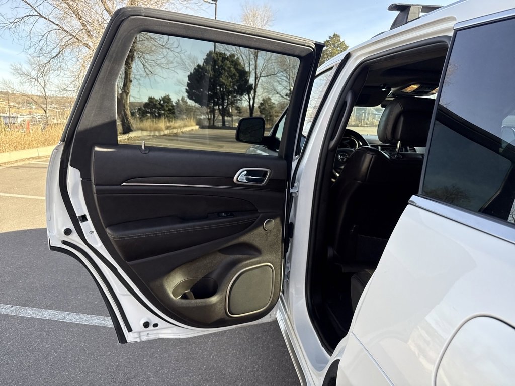 Used 2016 Jeep Grand Cherokee Summit w/ Platinum Series Group image 17