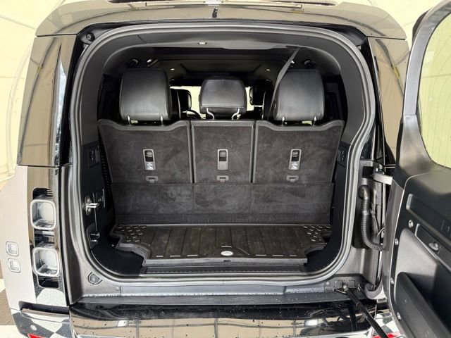 Used 2023 Land Rover Defender 130 X AWD/4WD image 4