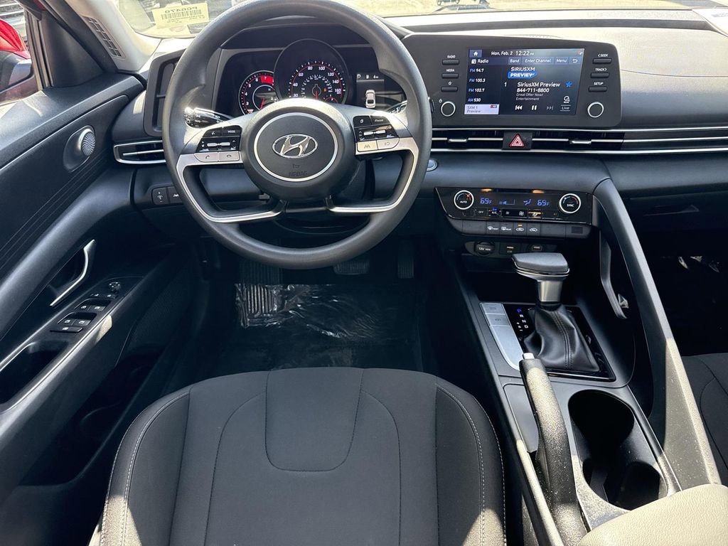 Used 2022 Hyundai Elantra SEL image 17