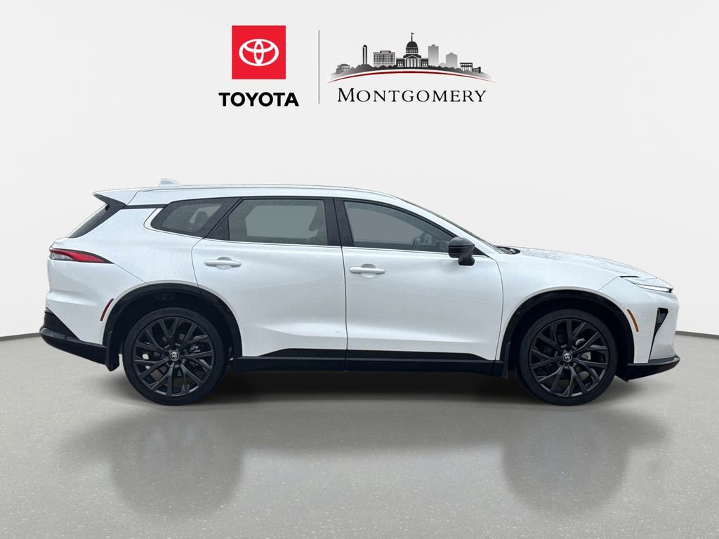 Used 2025 Toyota Crown Signia w/ Advanced Technology Package image 2