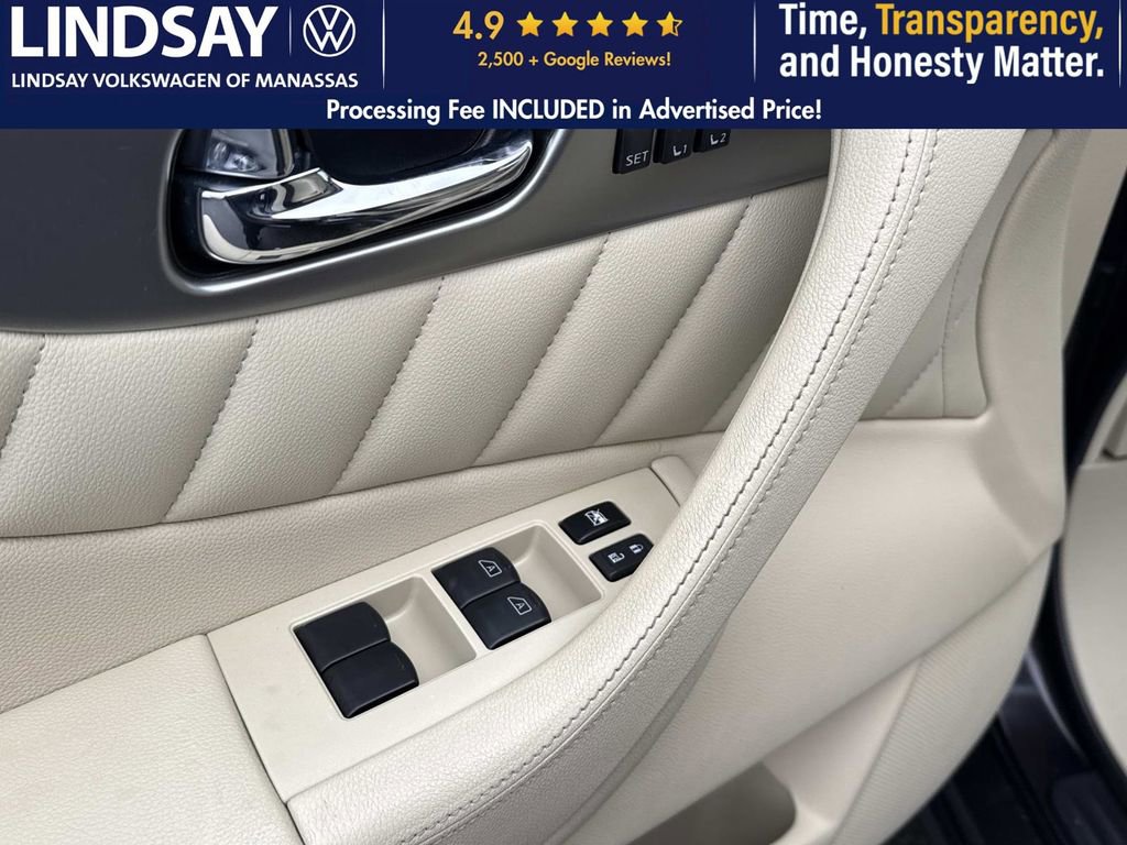 Used 2017 INFINITI QX70 AWD w/ Premium Package image 18