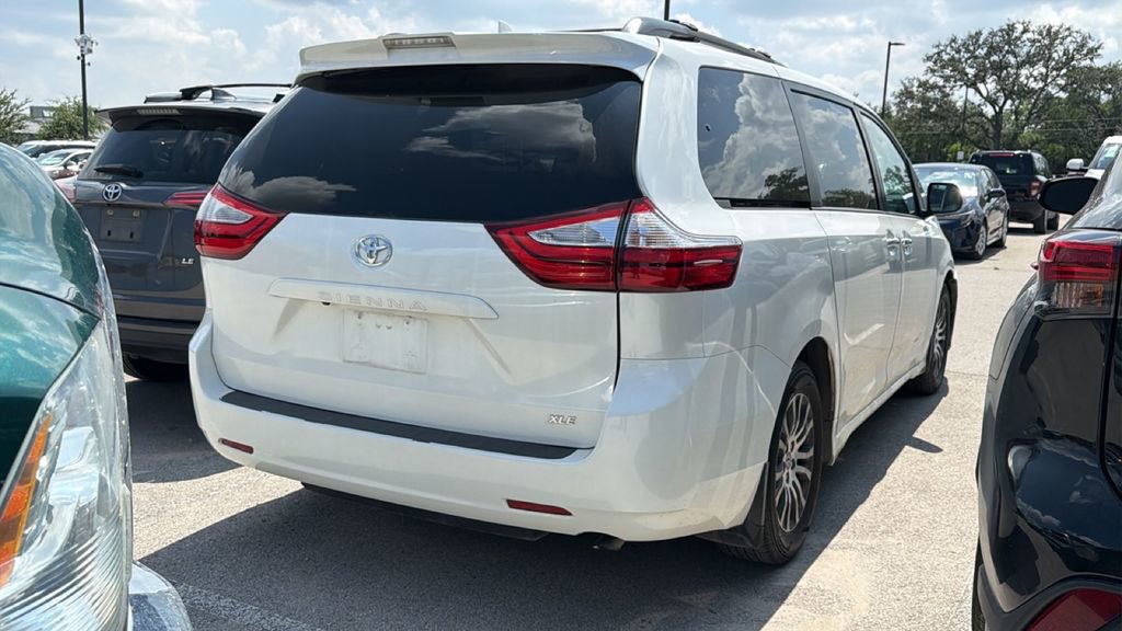 Used 2018 Toyota Sienna XLE FWD image 4