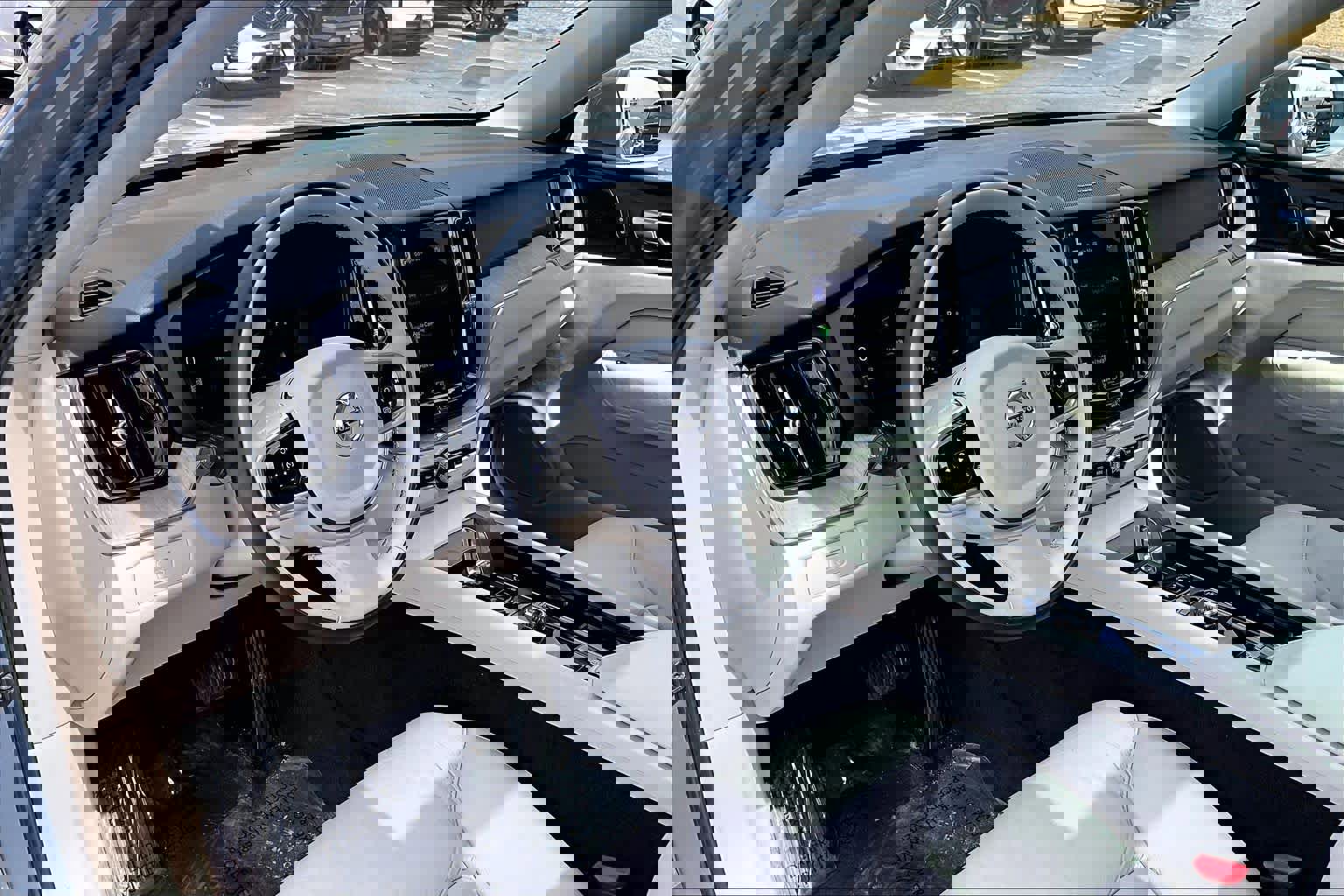 Used 2023 Volvo XC60 B5 Plus w/ Climate Package image 17