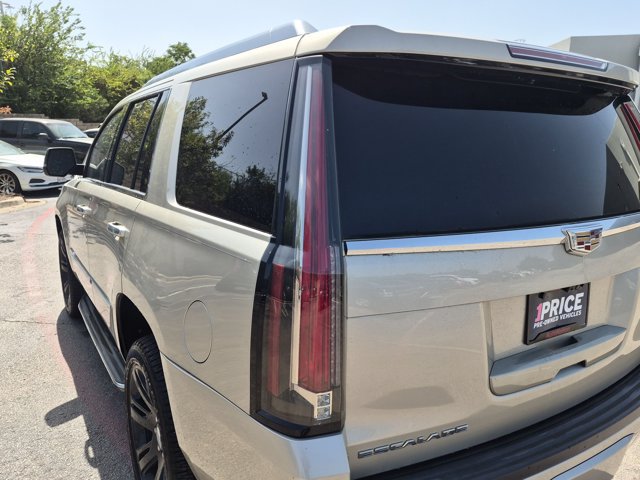 Used 2017 Cadillac Escalade Luxury RWD image 13