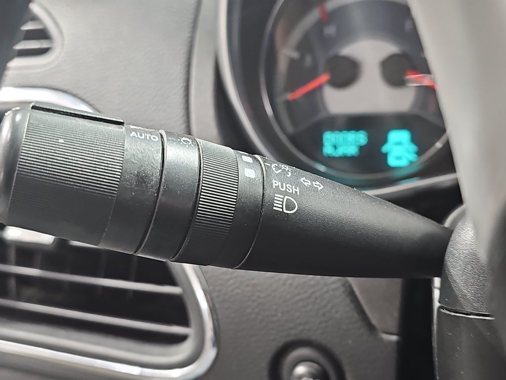 Used 2011 Chrysler 200 Touring FWD image 28