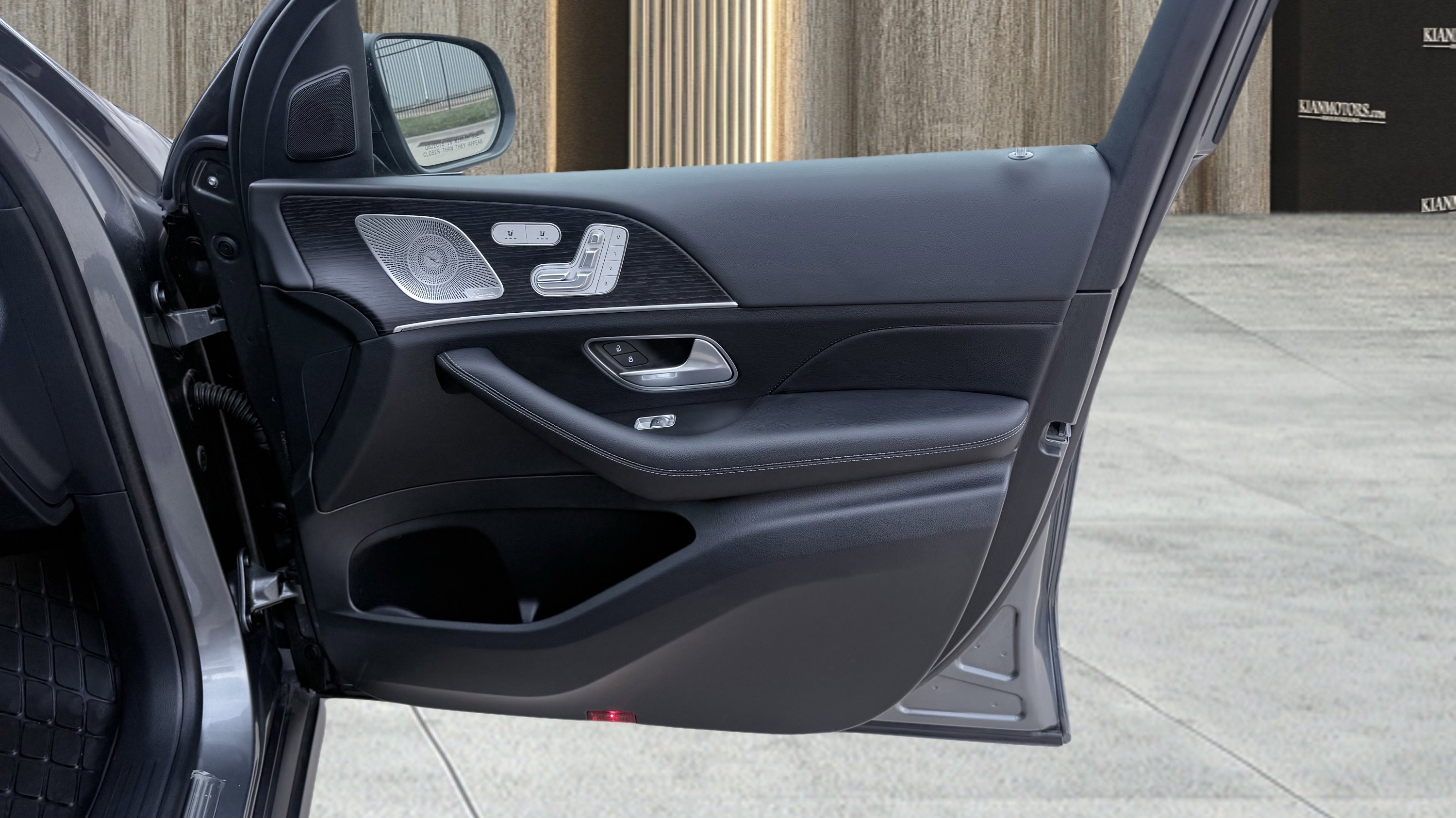 Used 2025 Mercedes-Benz GLE 450e 4MATIC image 45