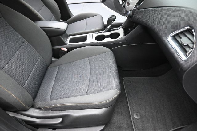 Used 2017 Chevrolet Cruze LS FWD image 30