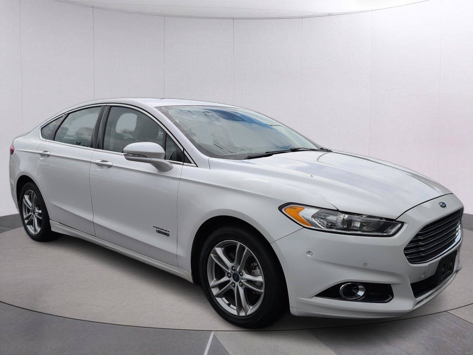 Used 2016 Ford Fusion Energi Titanium w/ Driver Assist Package FWD image 9