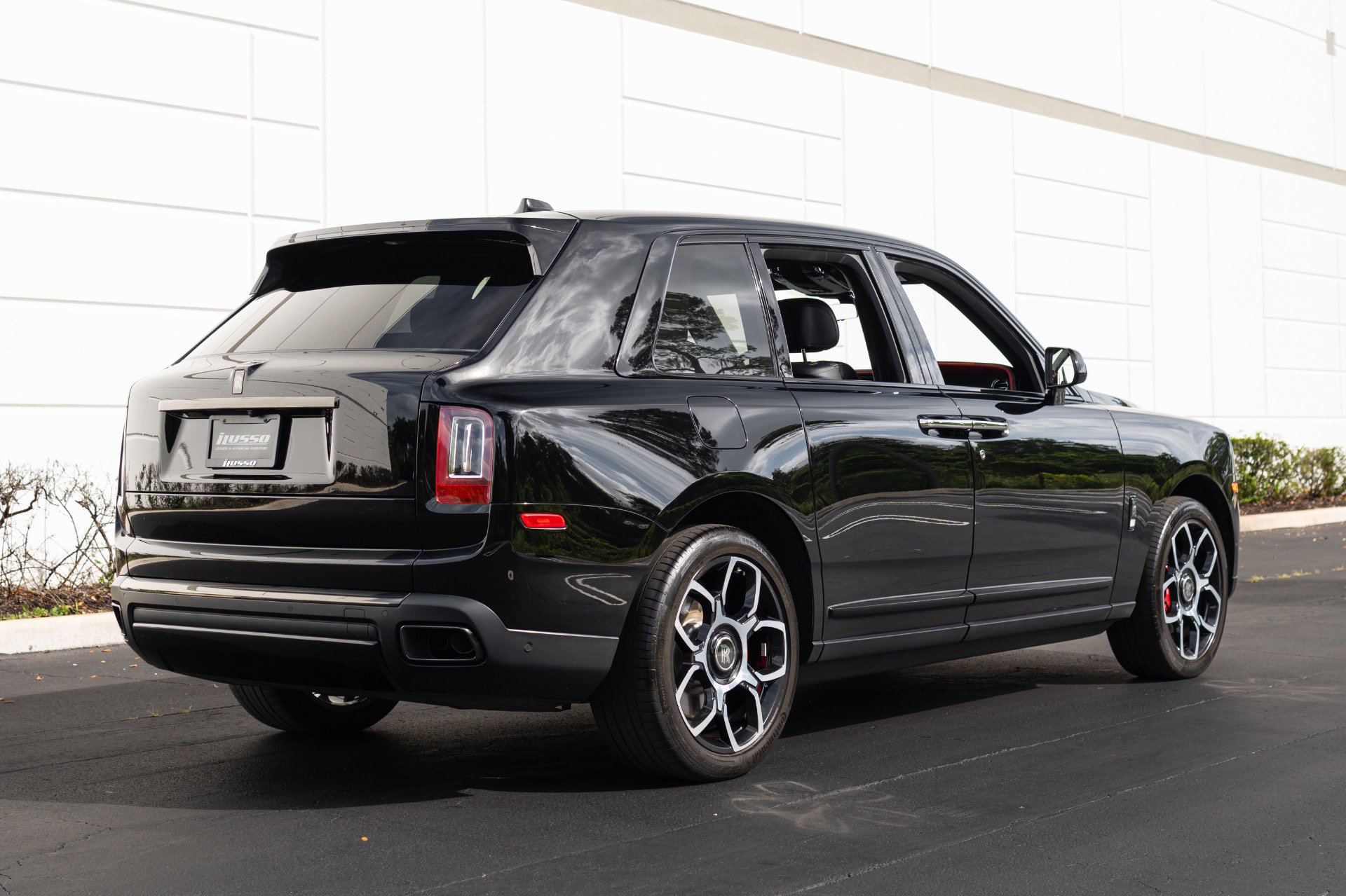 Used 2022 Rolls-Royce Cullinan Black Badge w/ Dark Exterior Package AWD/4WD image 18