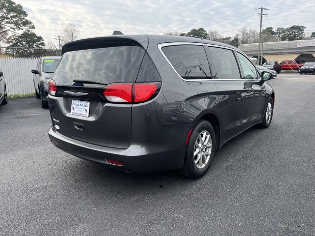 Used 2023 Chrysler Voyager LX image 6