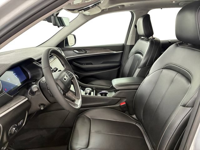 Used 2023 Jeep Grand Cherokee Limited w/ Luxury Tech Group II AWD/4WD image 12