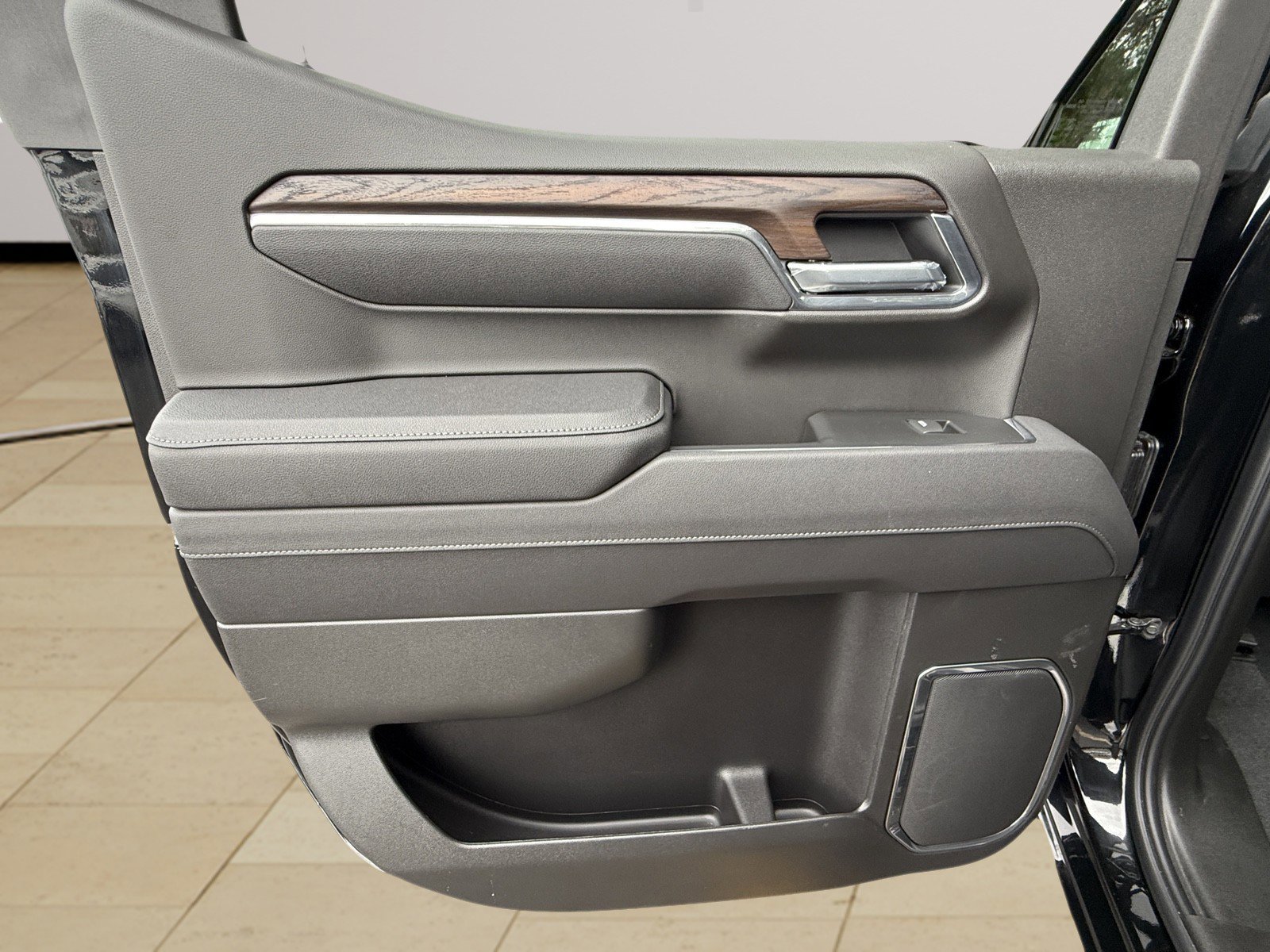 Certified 2025 GMC Sierra 1500 SLT image 48