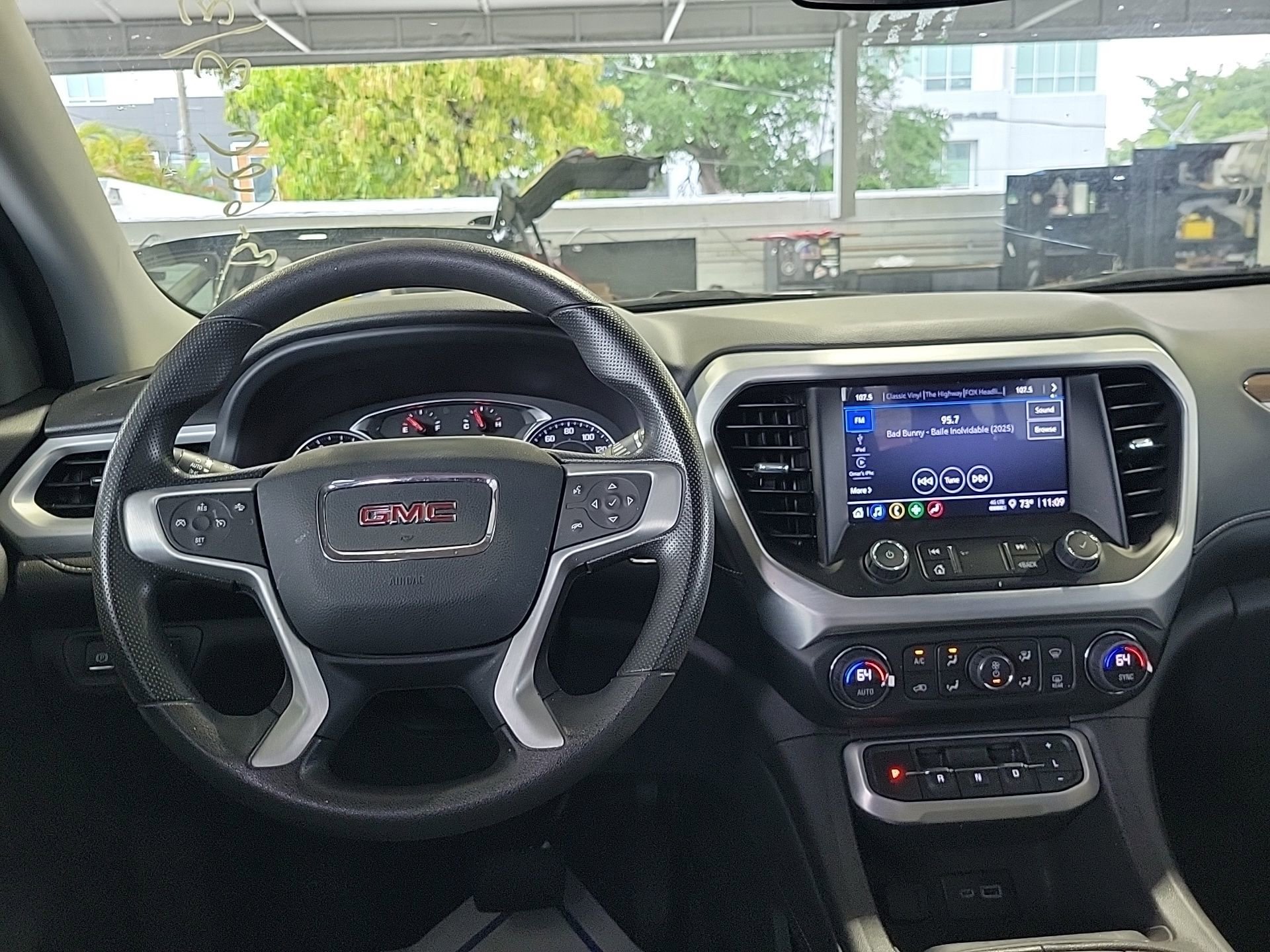 Used 2023 GMC Acadia SLE image 22