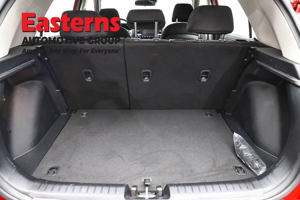 Used 2025 Hyundai Venue SE FWD image 9