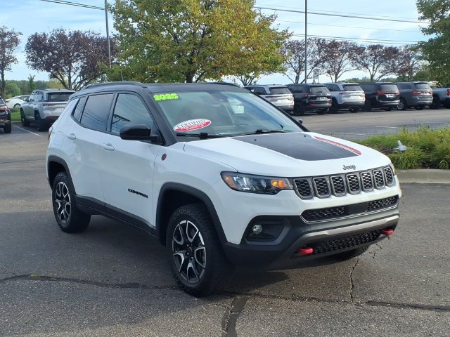 Certified 2025 Jeep Compass Trailhawk w/ Sun & Sound Group AWD/4WD image 3