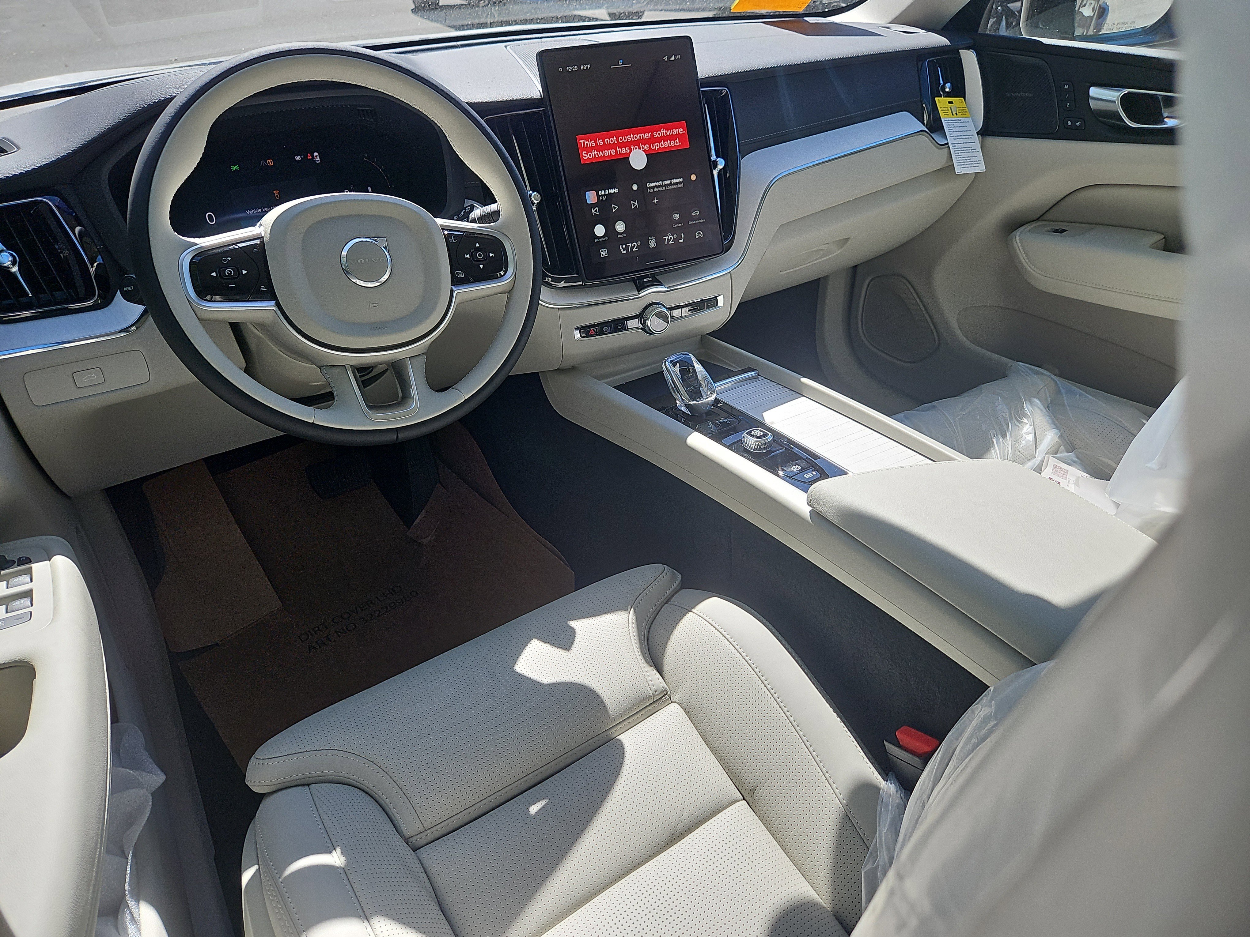 New 2026 Volvo XC60 B5 Ultra image 3