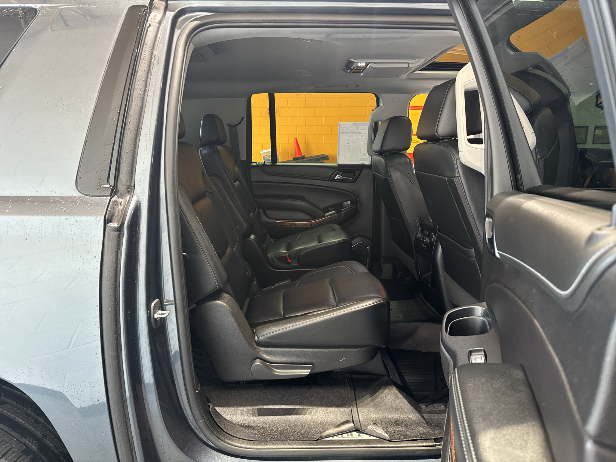 Used 2020 Chevrolet Suburban Premier AWD/4WD image 21