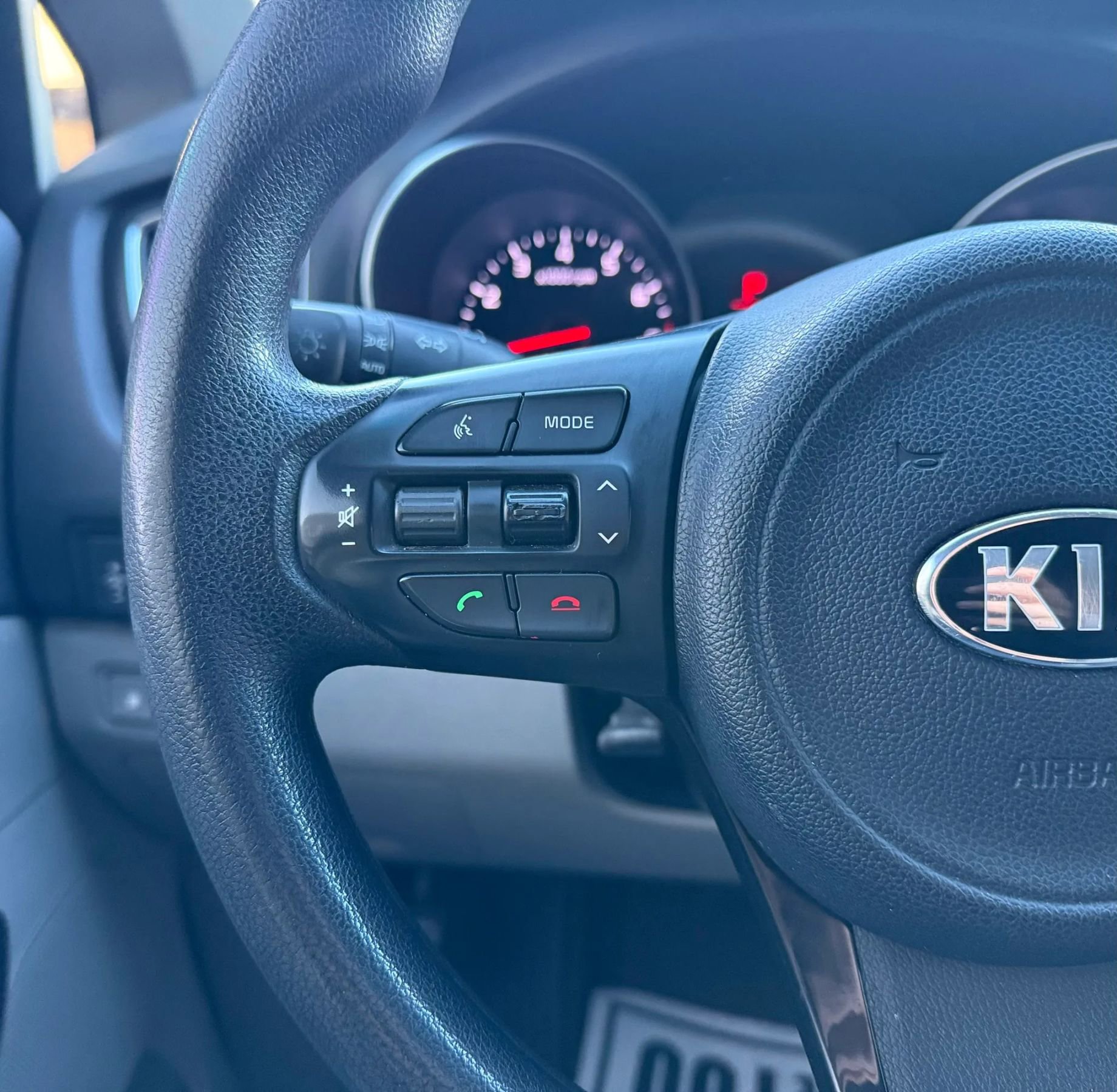 Used 2015 Kia Sedona LX w/ LX Convenience Package image 13