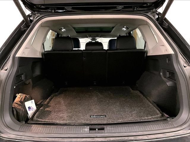 Used 2020 Volkswagen Tiguan SEL AWD/4WD image 34