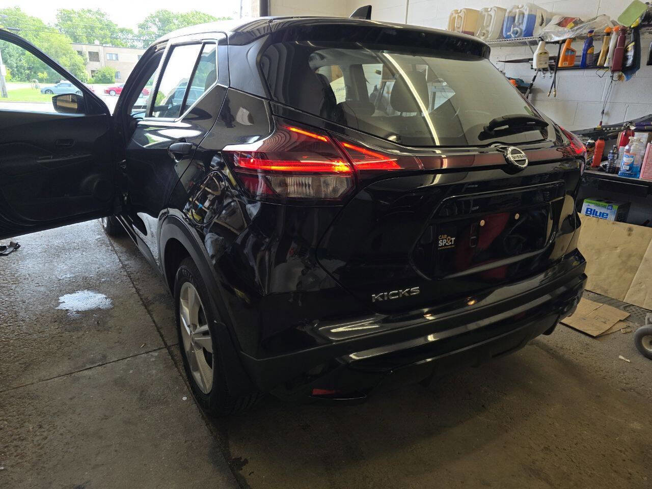 Used 2021 Nissan Kicks S image 9